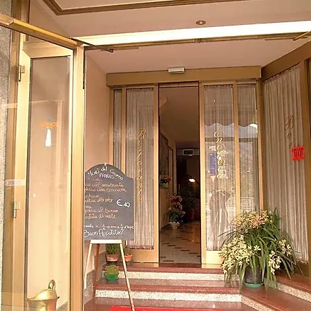Valentino Hotell 2*